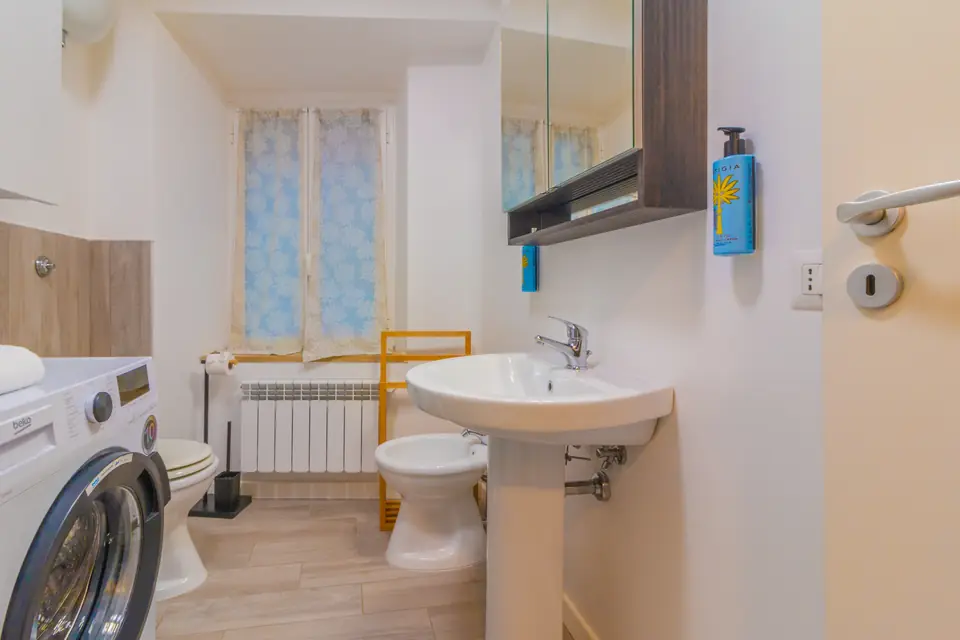 Bagno con lavatrice